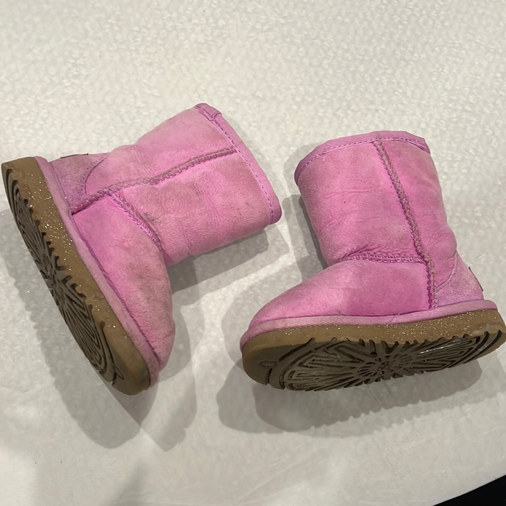 adorable Ugg boots sz 8 toddler GUC